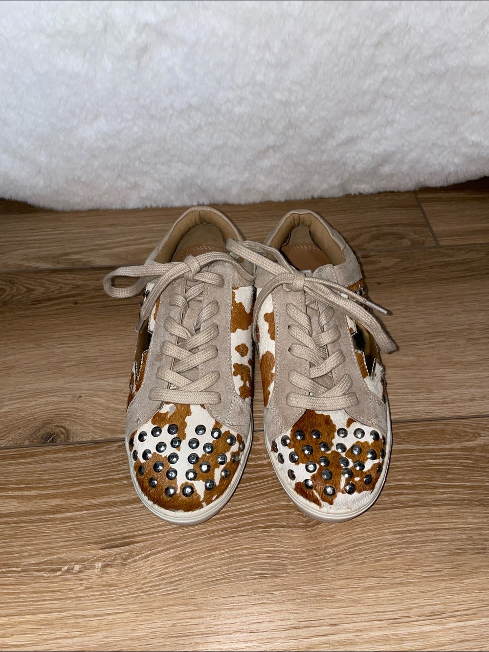 Myra Grin Sneakers - Picture 2 of 9